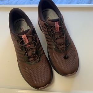 Women’s Dansko Sneaker. In Excellent condition.  Worn 2 times.  All indoor.